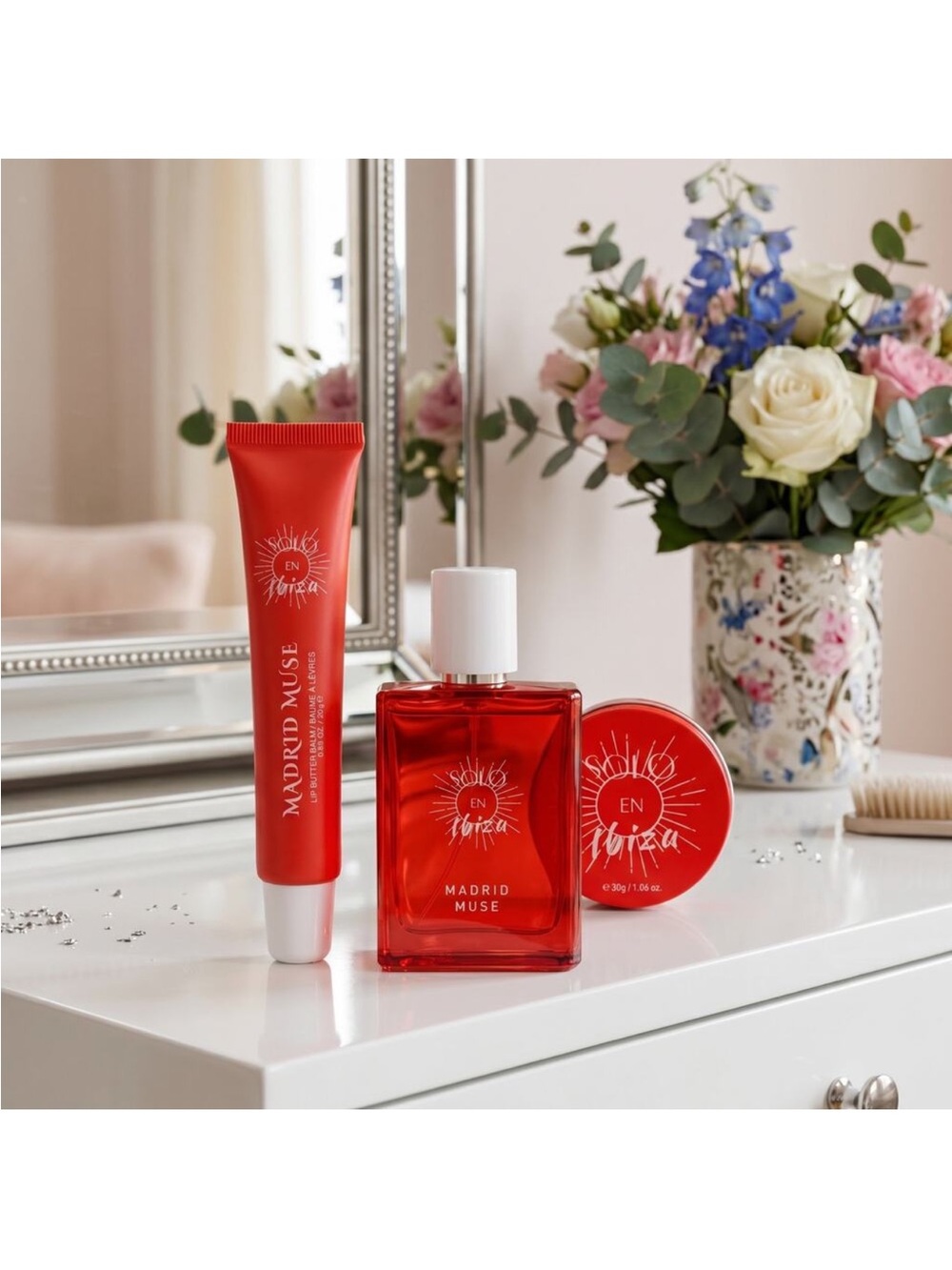 Solo en Ibiza Madrid Muse set with collectible and reusable case.